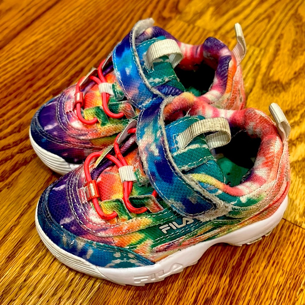 Toddler FILA size 6 sneaker